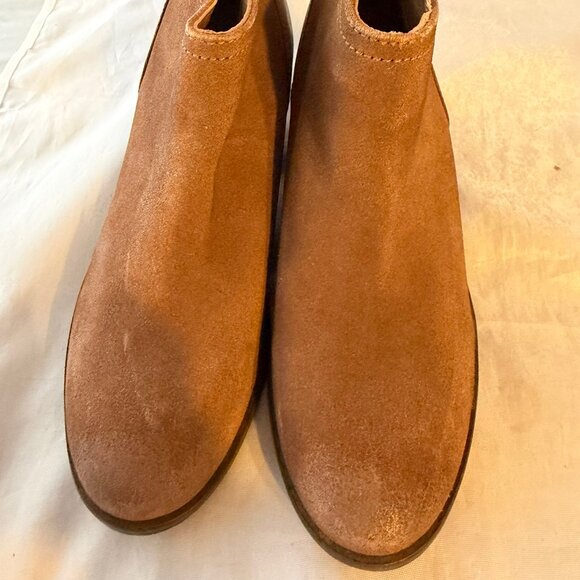 Charles by Charles David Yasmin Cognac Suede Booties Women Size 5.5 NIB - Picture 2 of 8